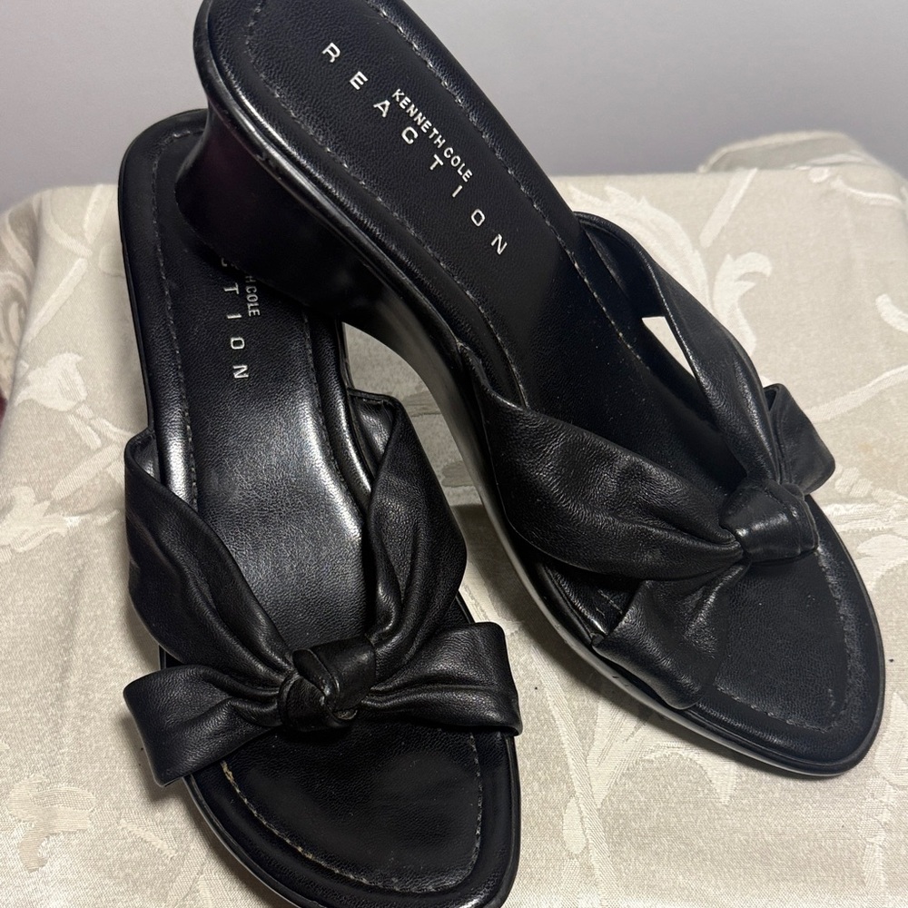 Kenneth Cole Reaction Black Knot Mules